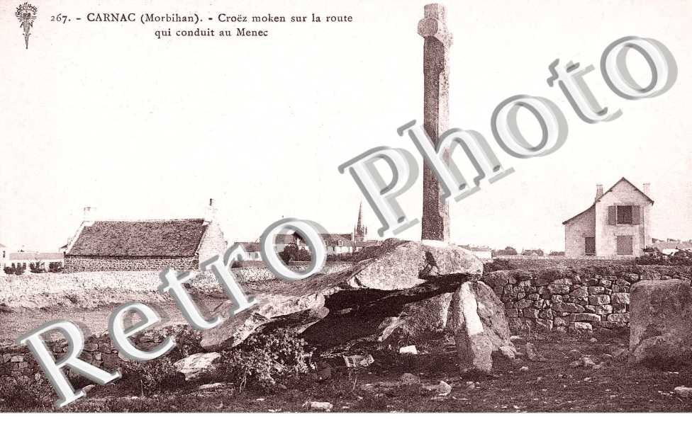 Kroëz Moken sur la route qui conduit au Menec
