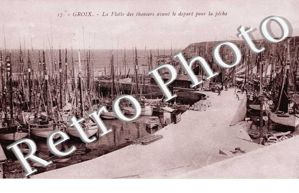 La flotte des thoniers avant le depart pour la peche