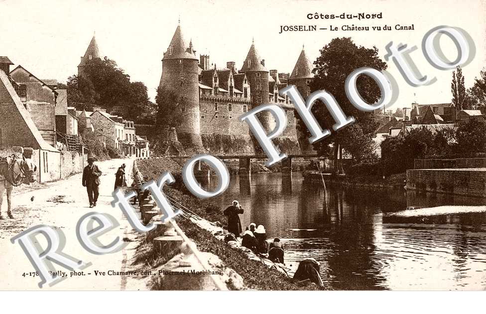 LE CHATEAU VU DU CANAL