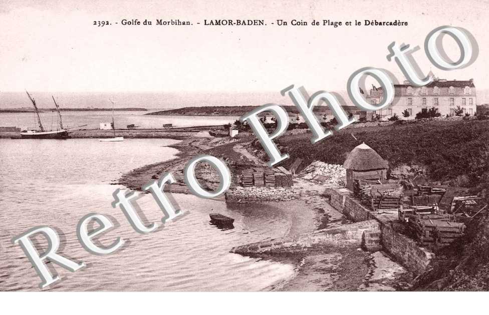 Un coin de la plage et le debarcadere