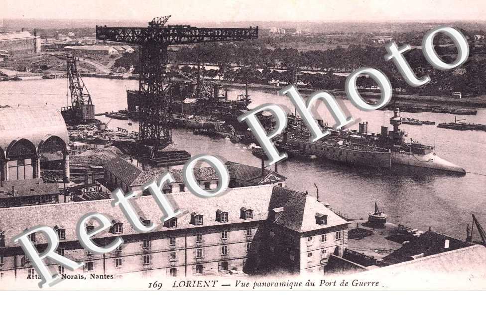  vue panoramique  du port de guerre 