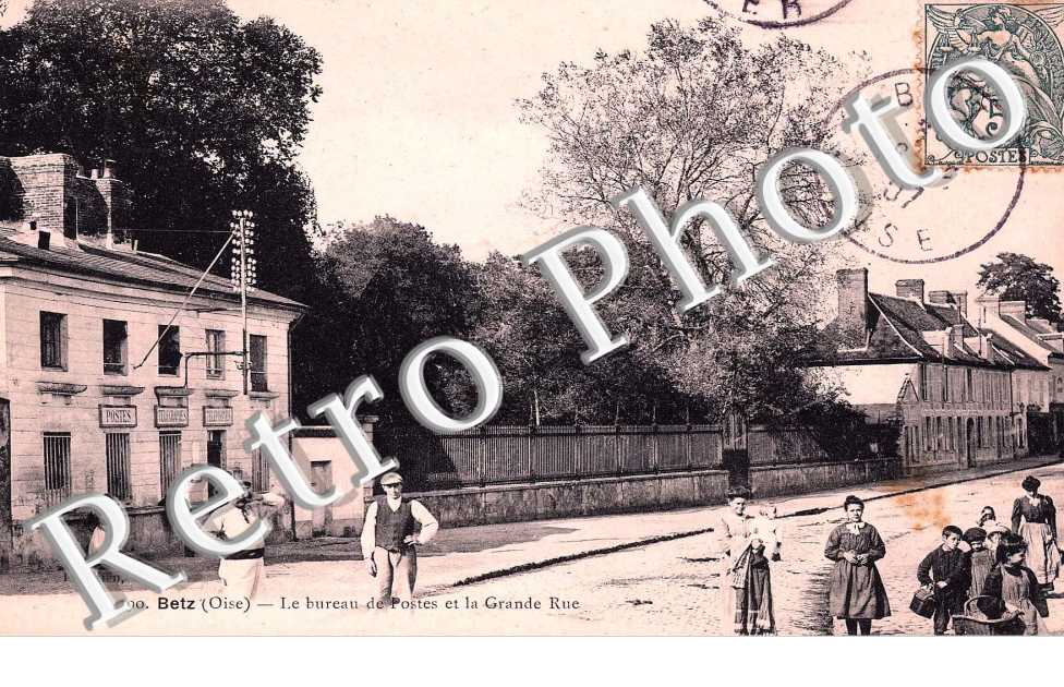 Le bureau de poste et la grande rue
