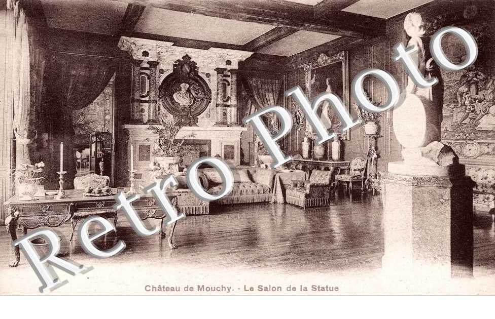 la salon et la statue