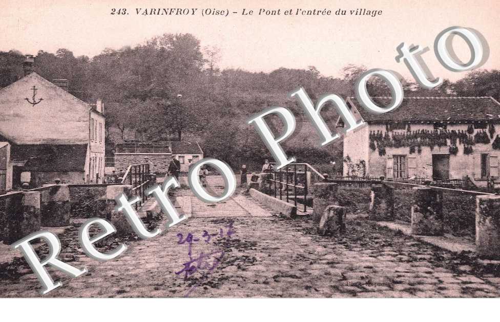 le pont et l'entree du village