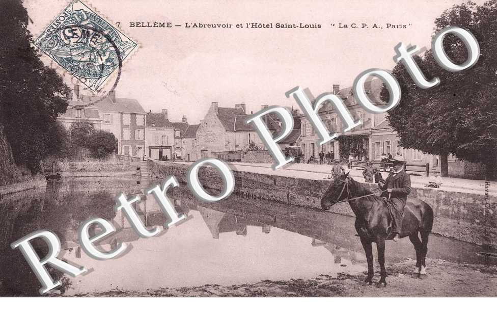 l'abreuvoir et l'hotel St Louis