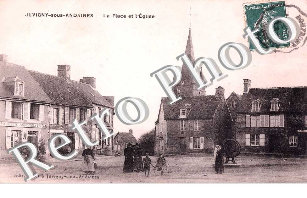 LA PLACE ET L'EGLISE