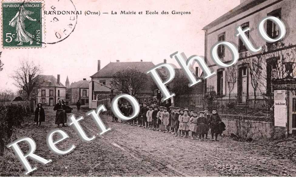 la mairie et ecole des garcons