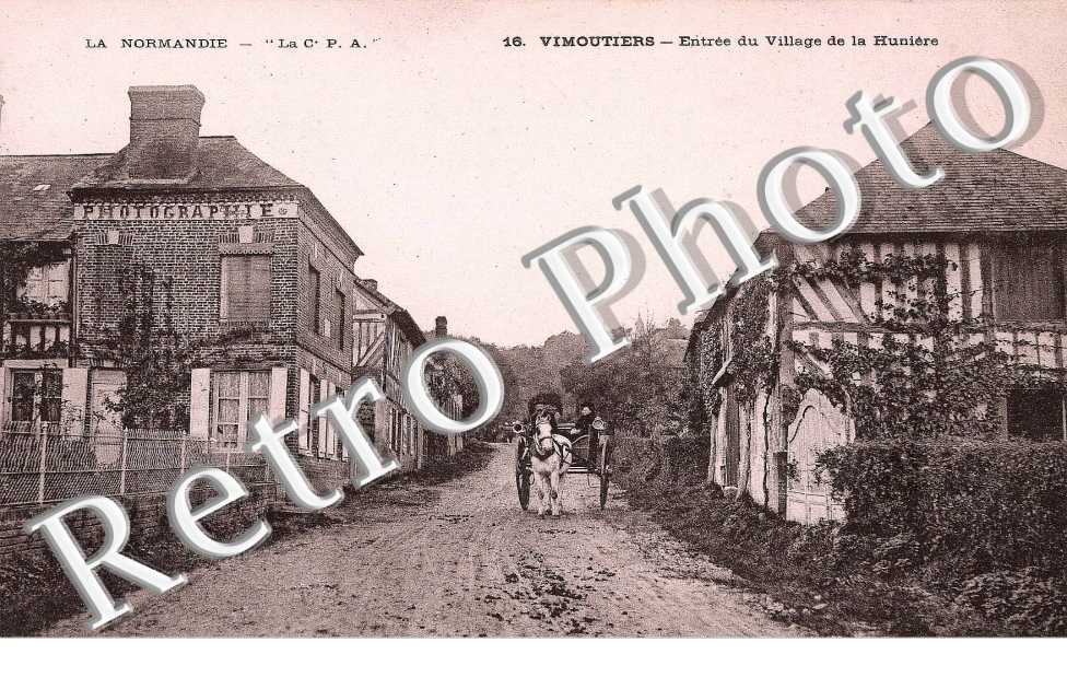 Entree du village de la Huniere