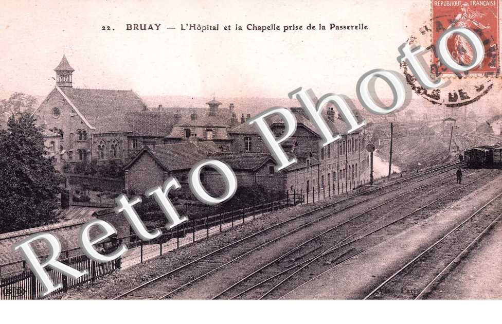 l'hopital et la chapelle prise de la passerelle