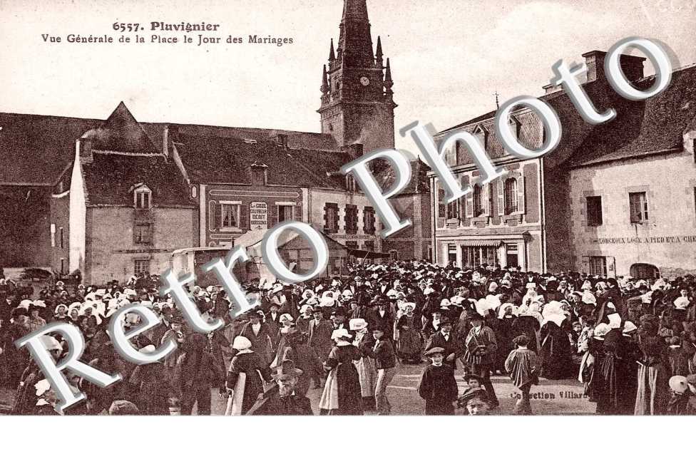 Vue generale de la place le jour des mariages