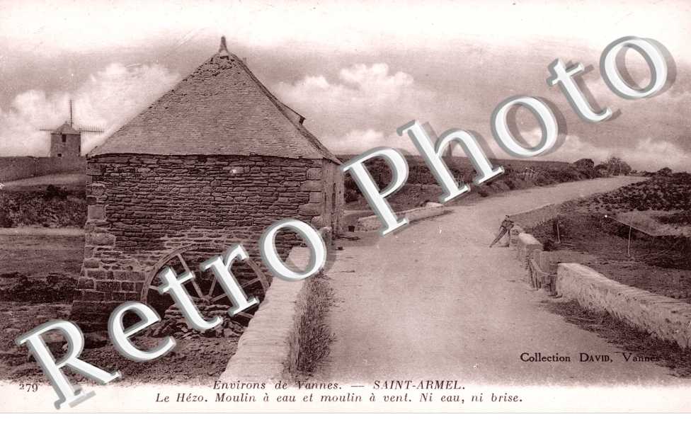 Le Hézo. Moulin à eau et moulin à vent