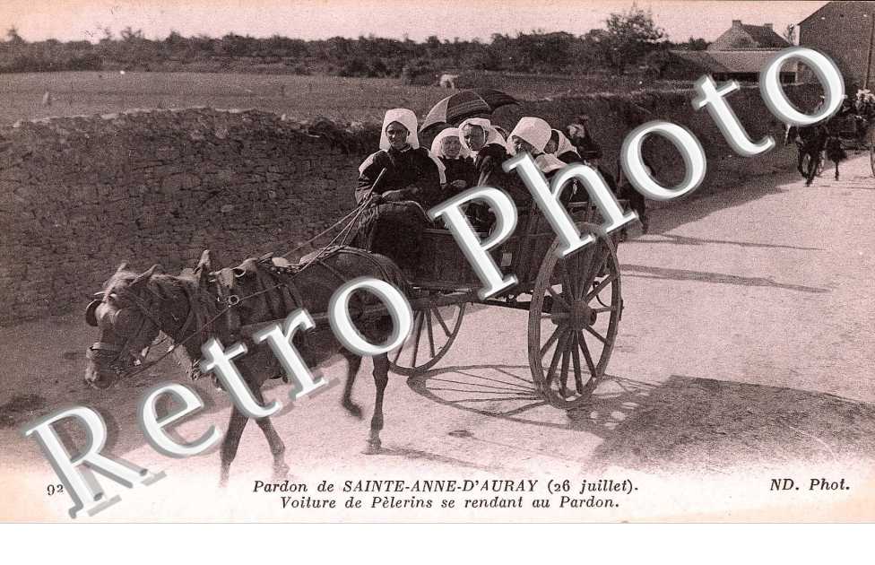 Pardon de Sainte Anne d'Auray - 26 juillet -voiture de pelerins se rendant au Perdon (religion)
