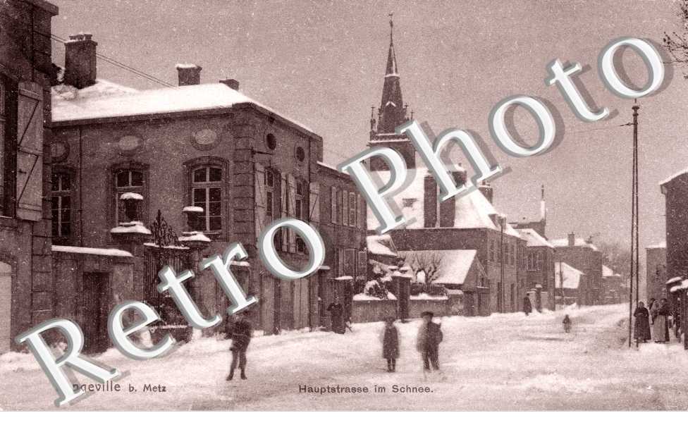 Hauptstrasse im Schnee