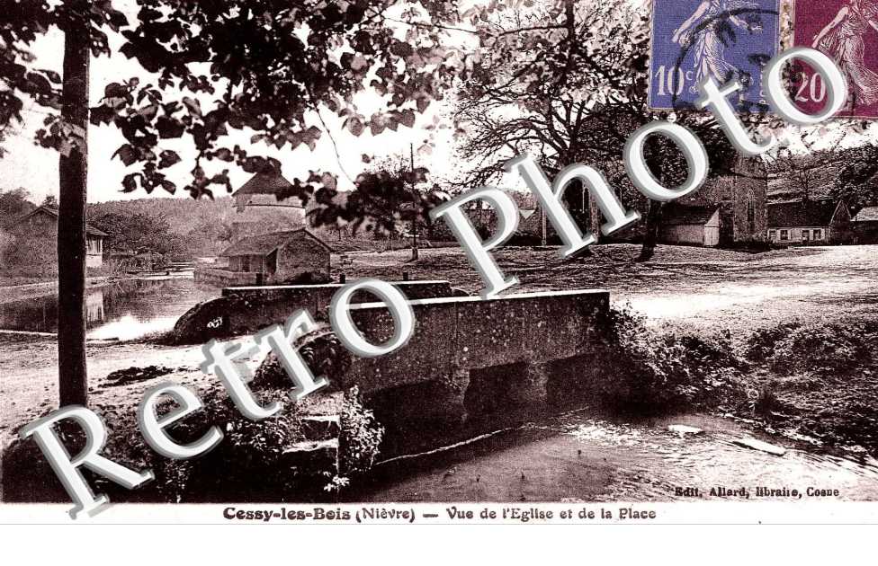 vue de l'eglise et de la place
