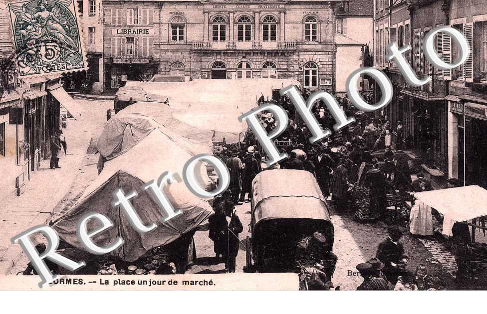 la place un jour de marche