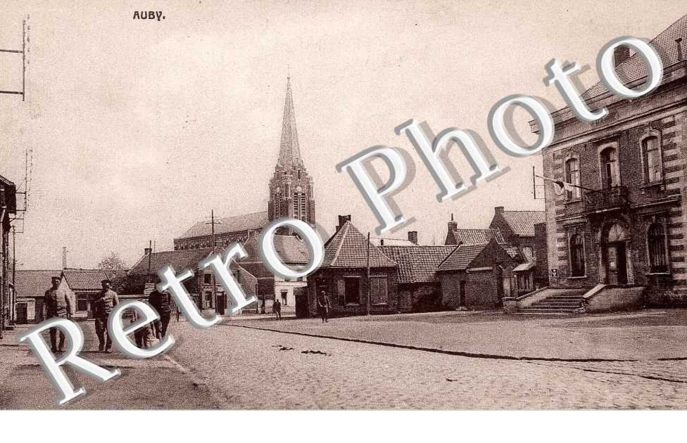 AUBY (l'eglise et 4 passants)