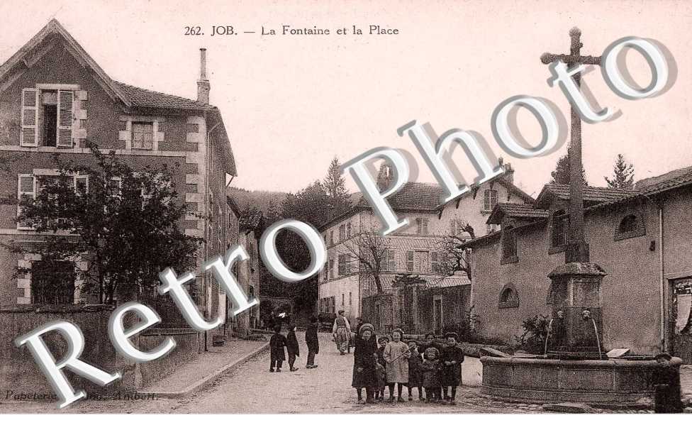 la fontaine et la place