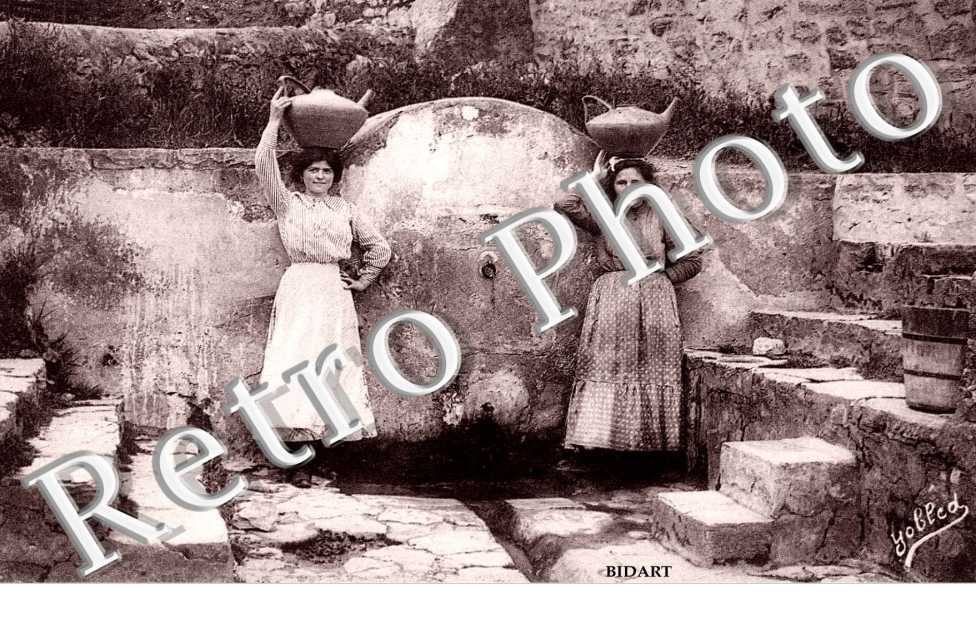 Deux femmes à la Fontaine