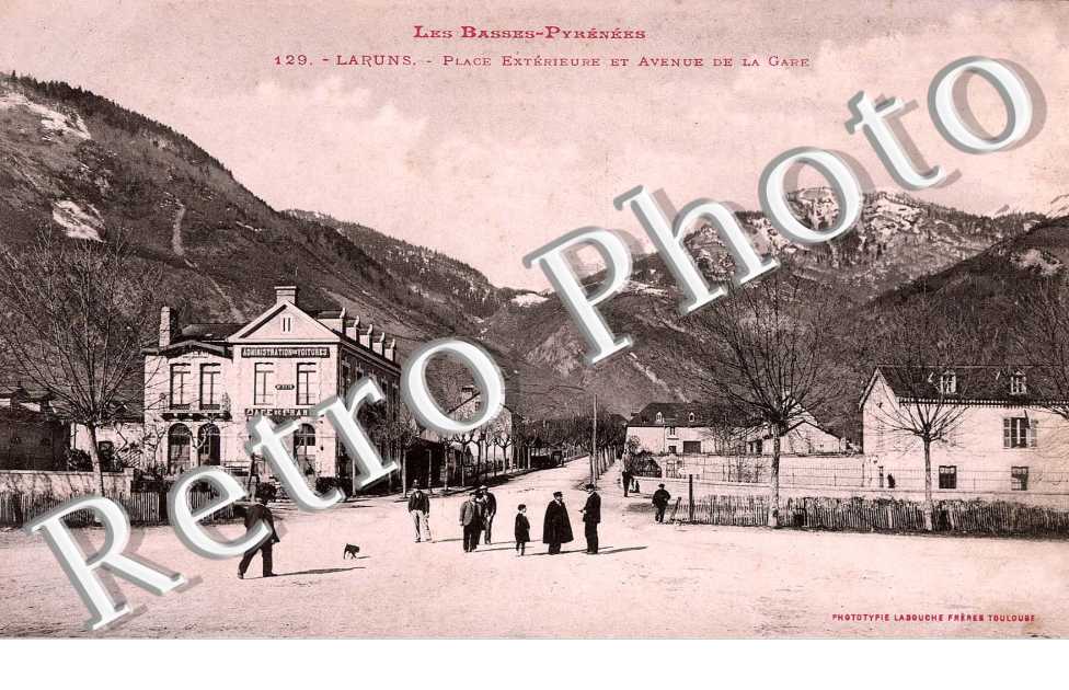 PLACE EXTERIEURE ET AVENUE DE LA GARE