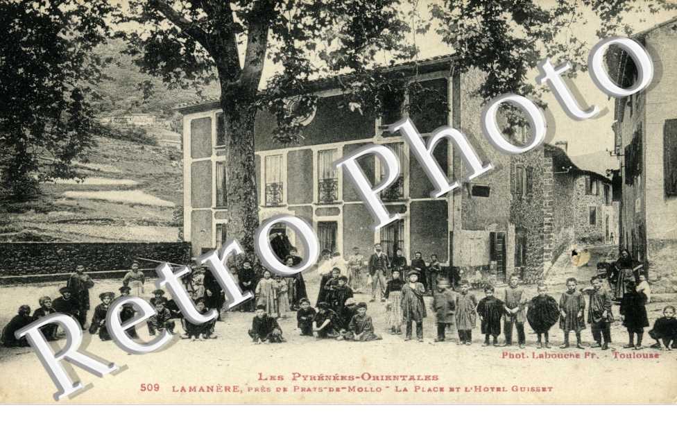 pres de Prtas-de-Mollo  LA PLACE ET L'HOTEL GUISSET
