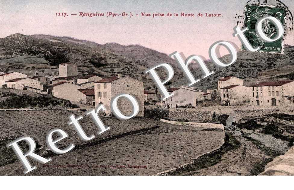vue prise de la route de Latour