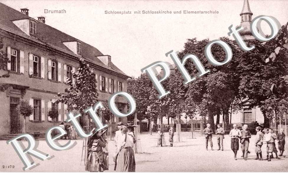 Schlossplatz mit Schlosskirche und Elementarschule