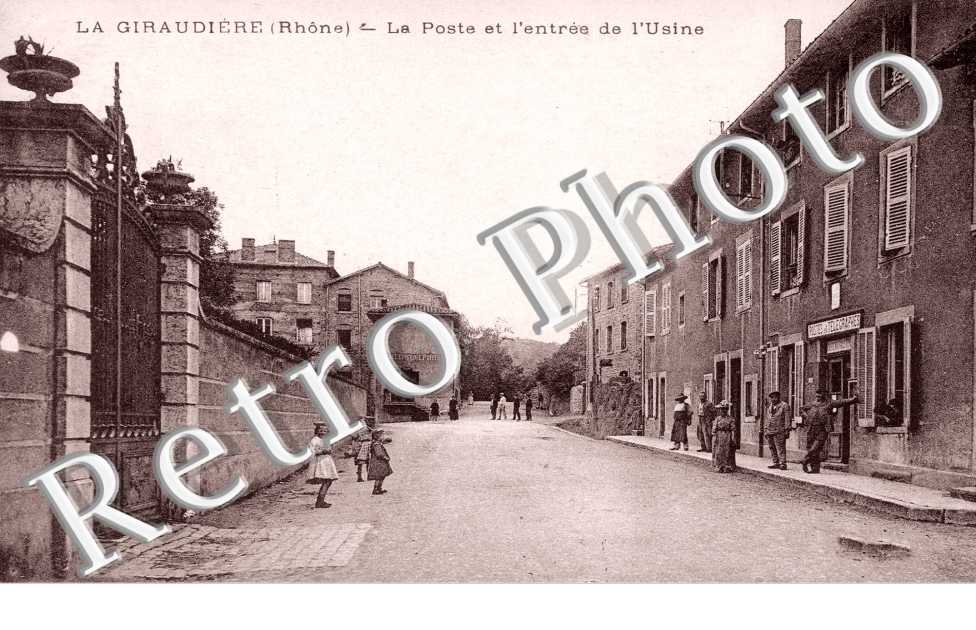 La Poste et l'Entrée de l'Usine