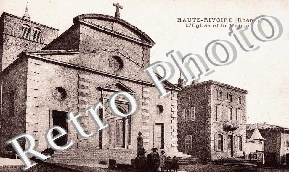 HAUTE RIVOIRE (Rhone) l'Eglise et la Mairie