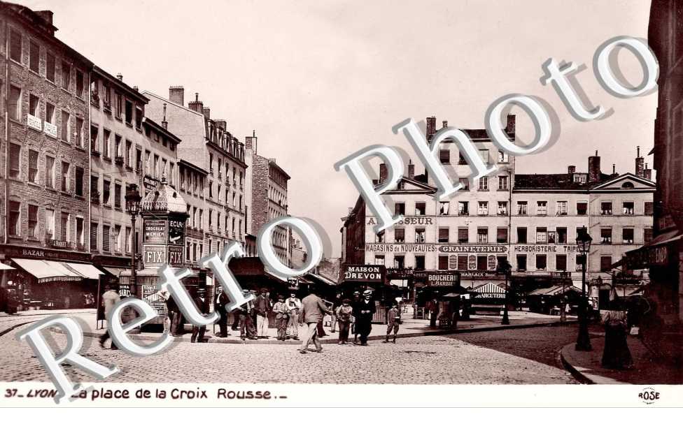 LA  PLACE  DE LA CROIX ROUSSE