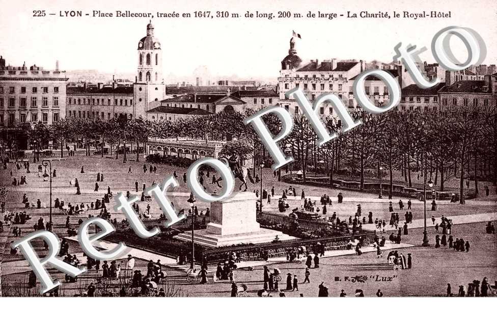 Place  Bellecour La Charite Le Royal-Hotel