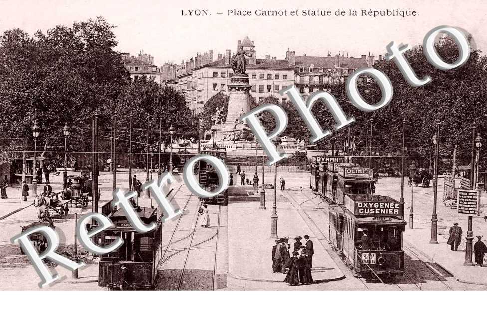 PLACE CARNOT ET STATUE DE LA REPUBLIQUE