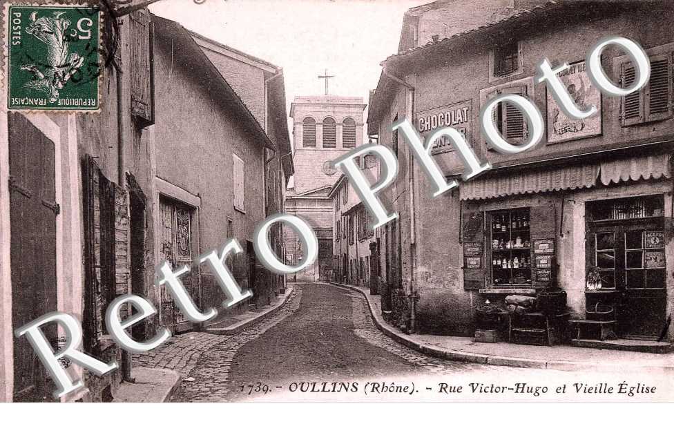 Rue Victor Hugo et vieille eglise