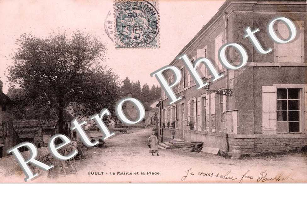 La mairie et la place