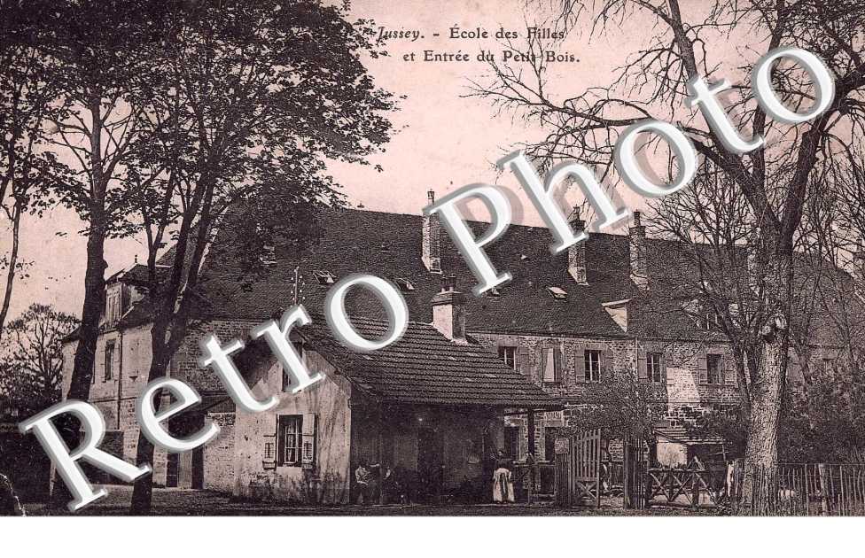 Ecole des Filles et Entrée du Petit Bois