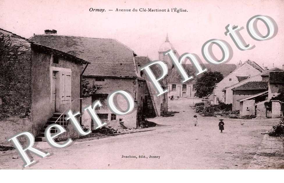 Avenue du Cle-Martinot a l'eglise