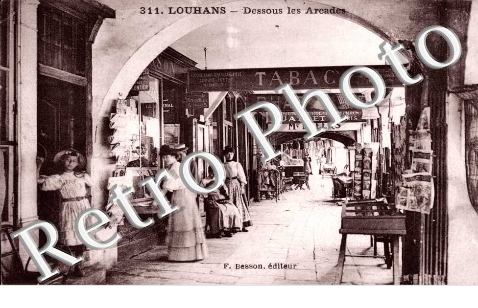 Dessous les arcades