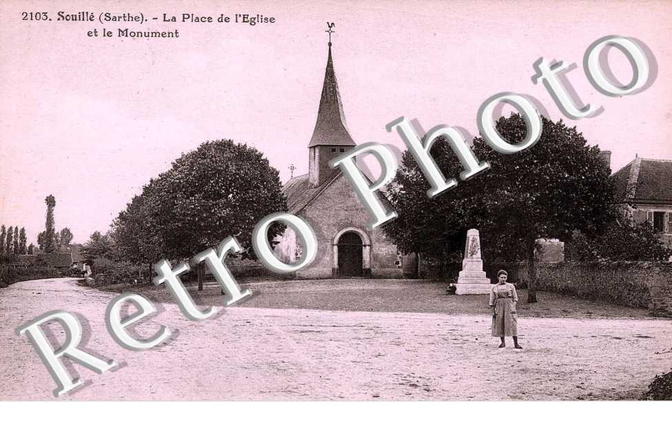 La place de l'eglise et le Monument