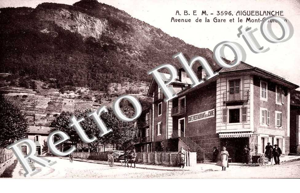 Avenue de la Gare et le Mont Gauleron