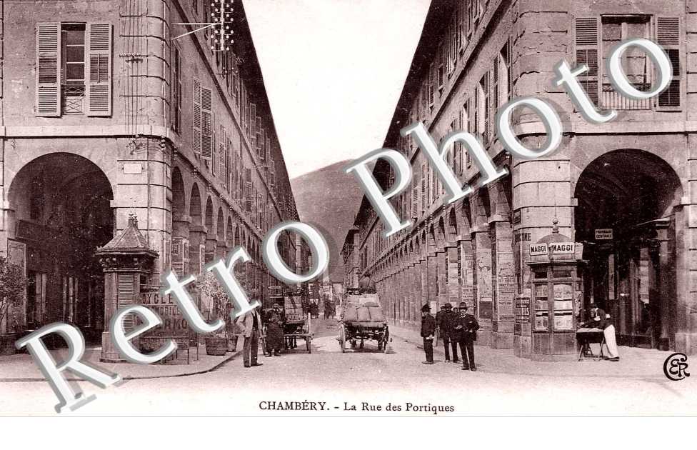 La rue des Portiques