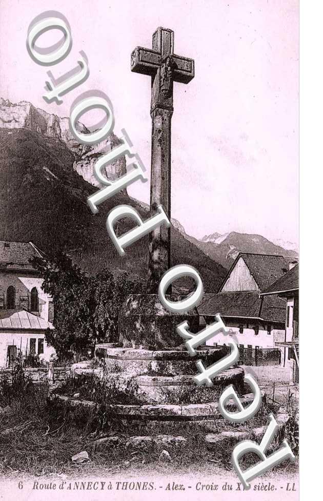 route d'Annecy a Thones, croix du XVe siecle