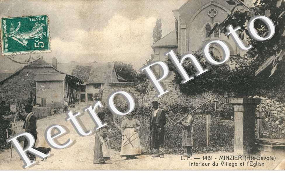 Interieur du Village et l'Eglise