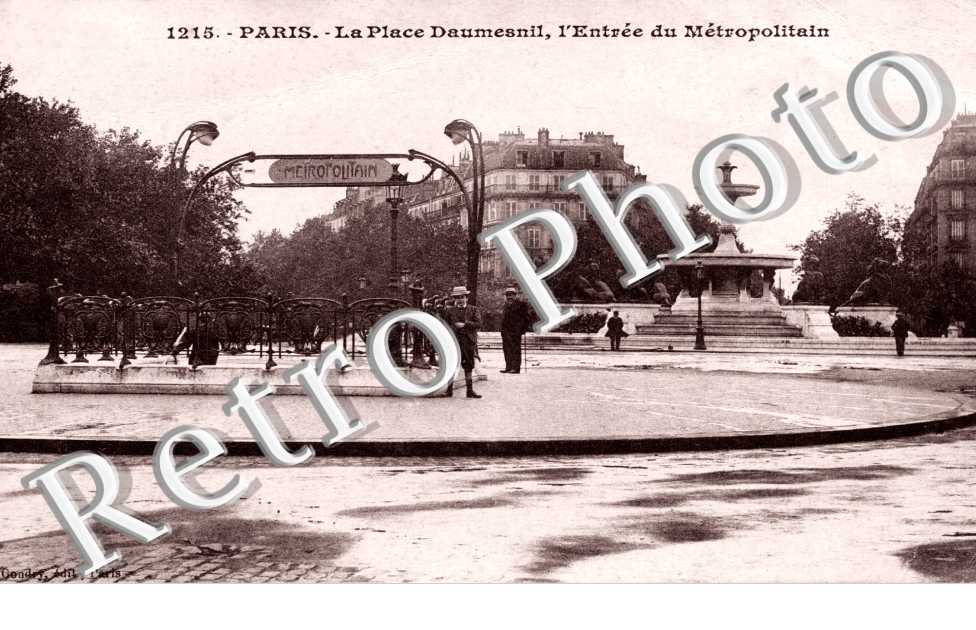 PLACE DAUMESNIL, l'entree du Metropolitain