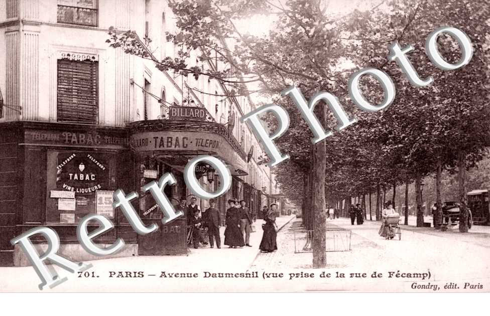Avenue Daumesnil vue prise de la rue de Fecamp