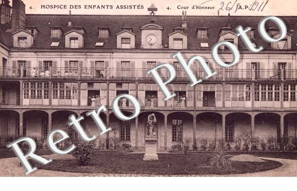 HOSPICE DES ENFANTS COUR D'HONNEUR