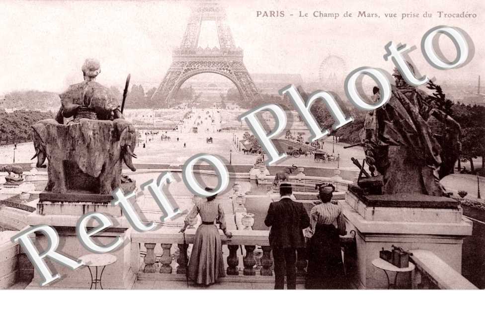 LE CHAMP DE MARS VUE PRISE DU TROCADERO  LA TOUR EIFFEL