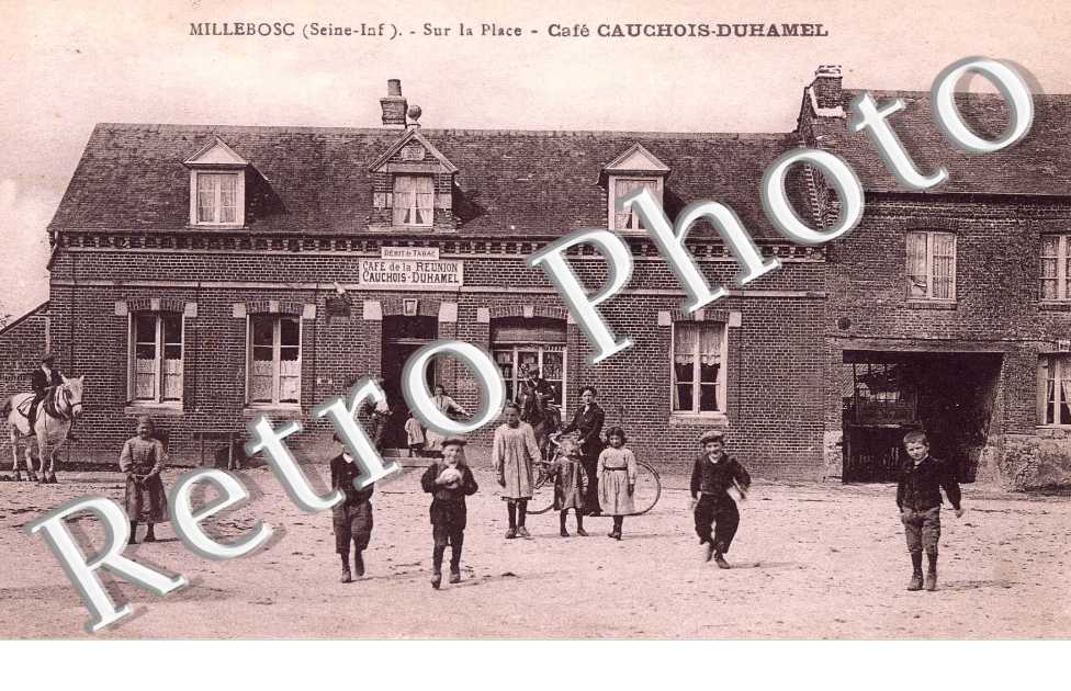 CAFE DUHAMEL SUR LA PLACE