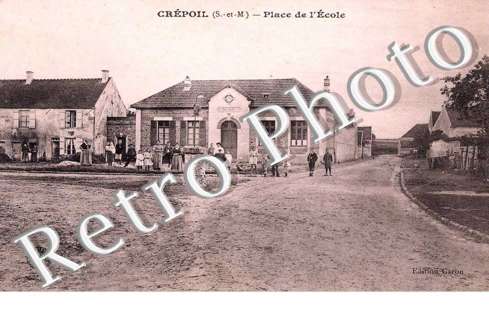 Crepoil - Place de l'ecole