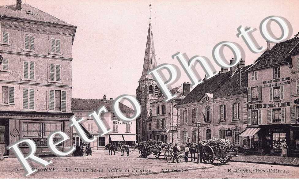 La place de la mairie et l'eglise
