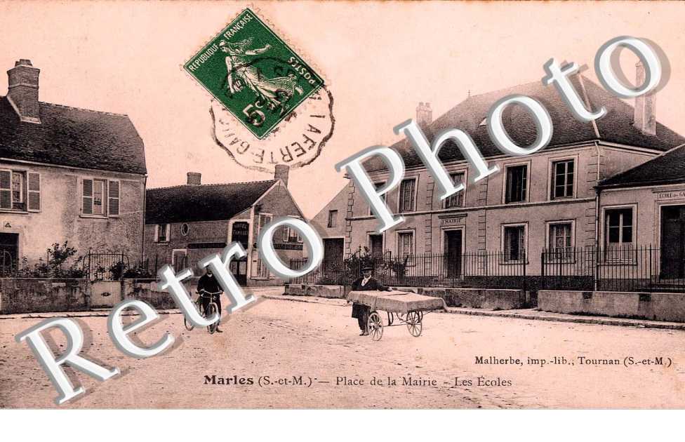 Place de la mairie - les ecoles