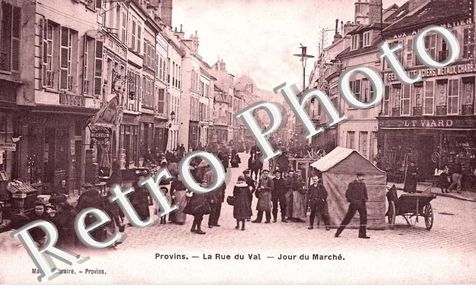 La rue du Val - Jour  du marche